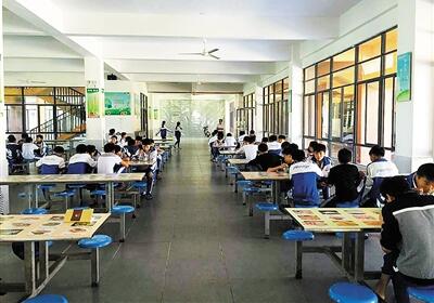 学校食堂